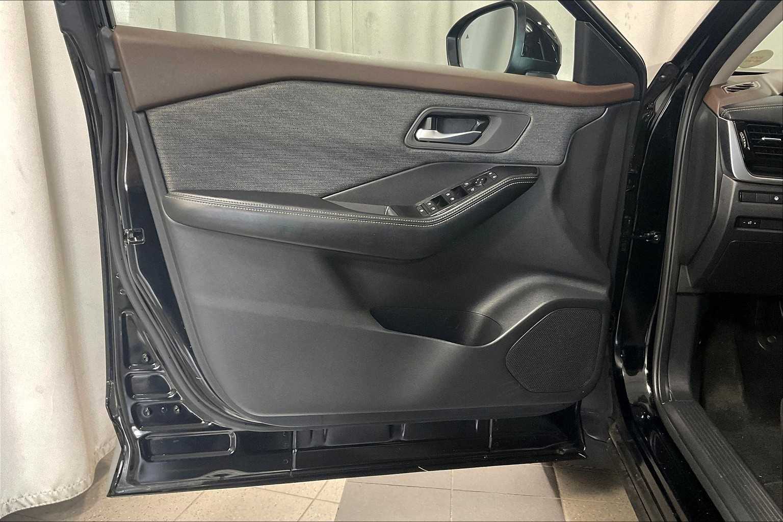 2021 Nissan Rogue SV - Photo 9