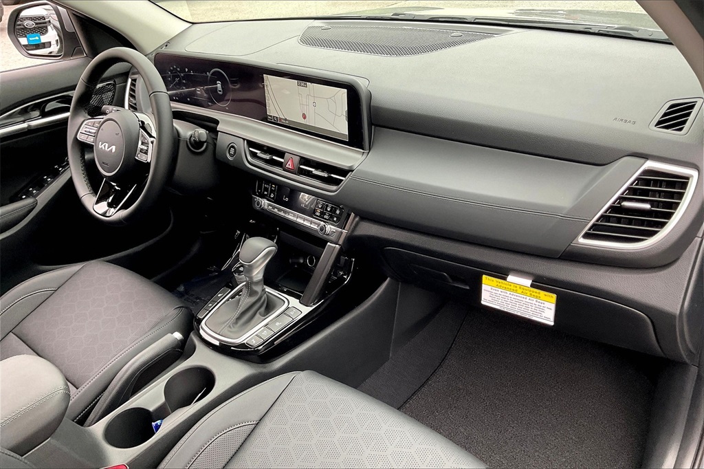 2025 Kia Seltos EX - Photo 10