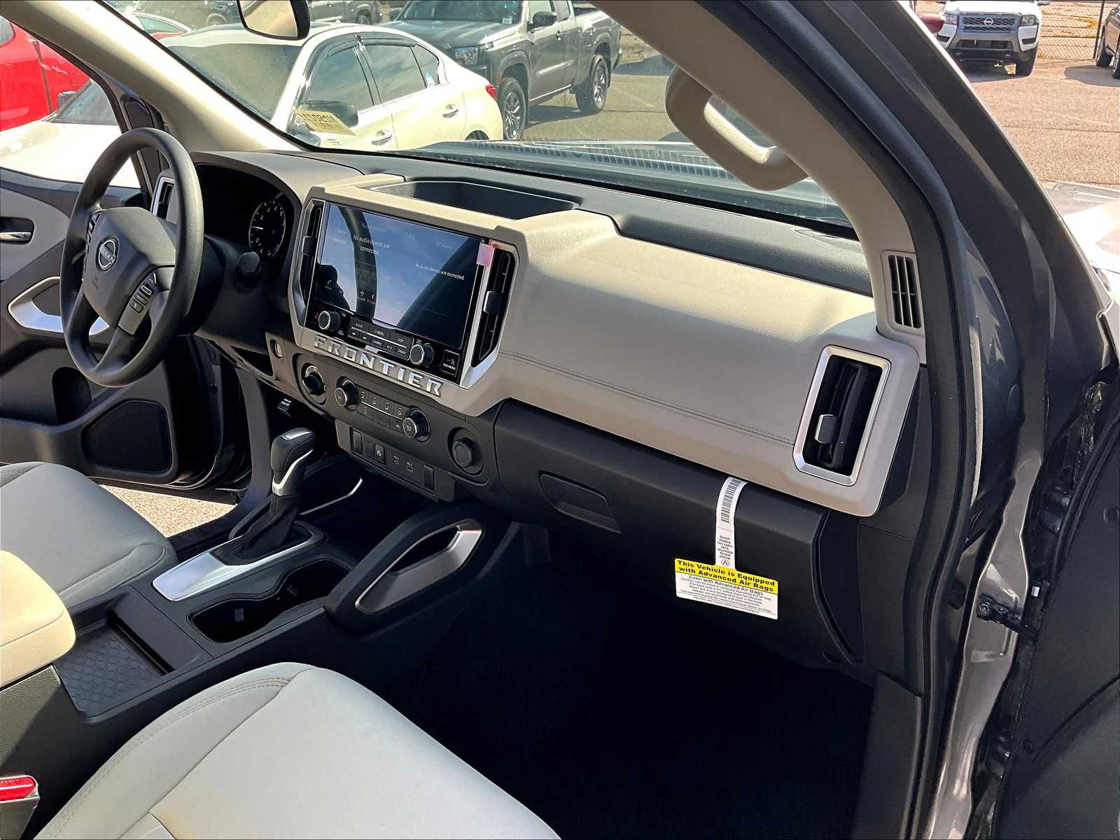 2025 Nissan Frontier SV - Photo 11