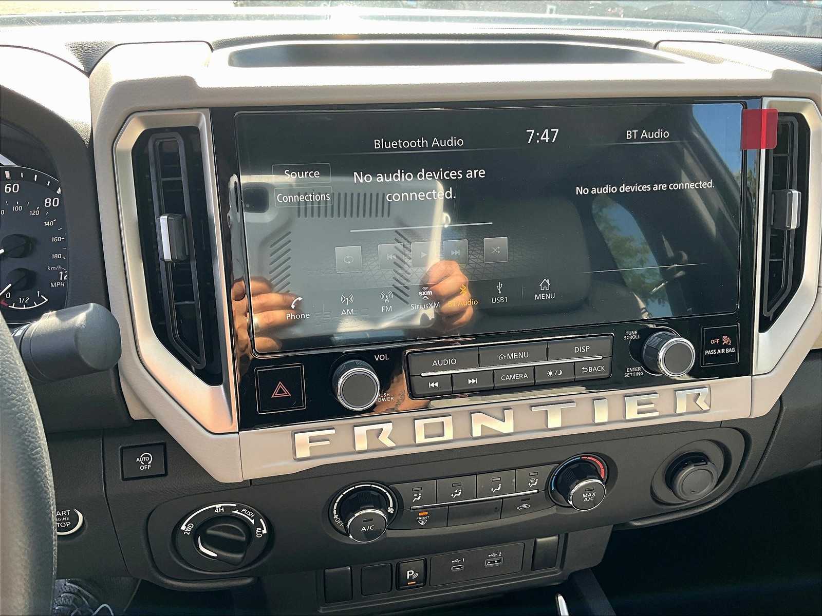 2025 Nissan Frontier SV - Photo 14