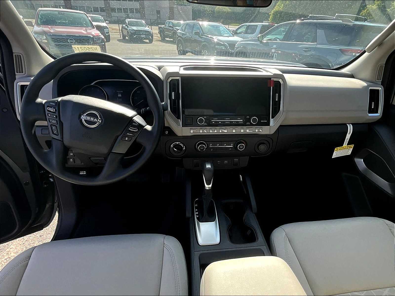 2025 Nissan Frontier SV - Photo 17