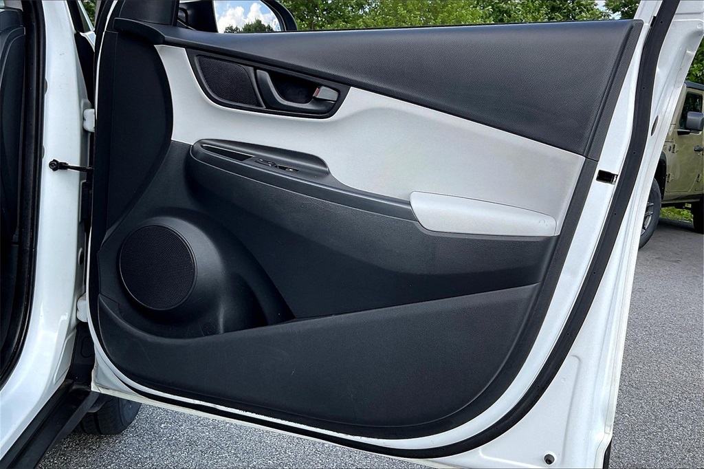 2023 Hyundai Kona SEL - Photo 11