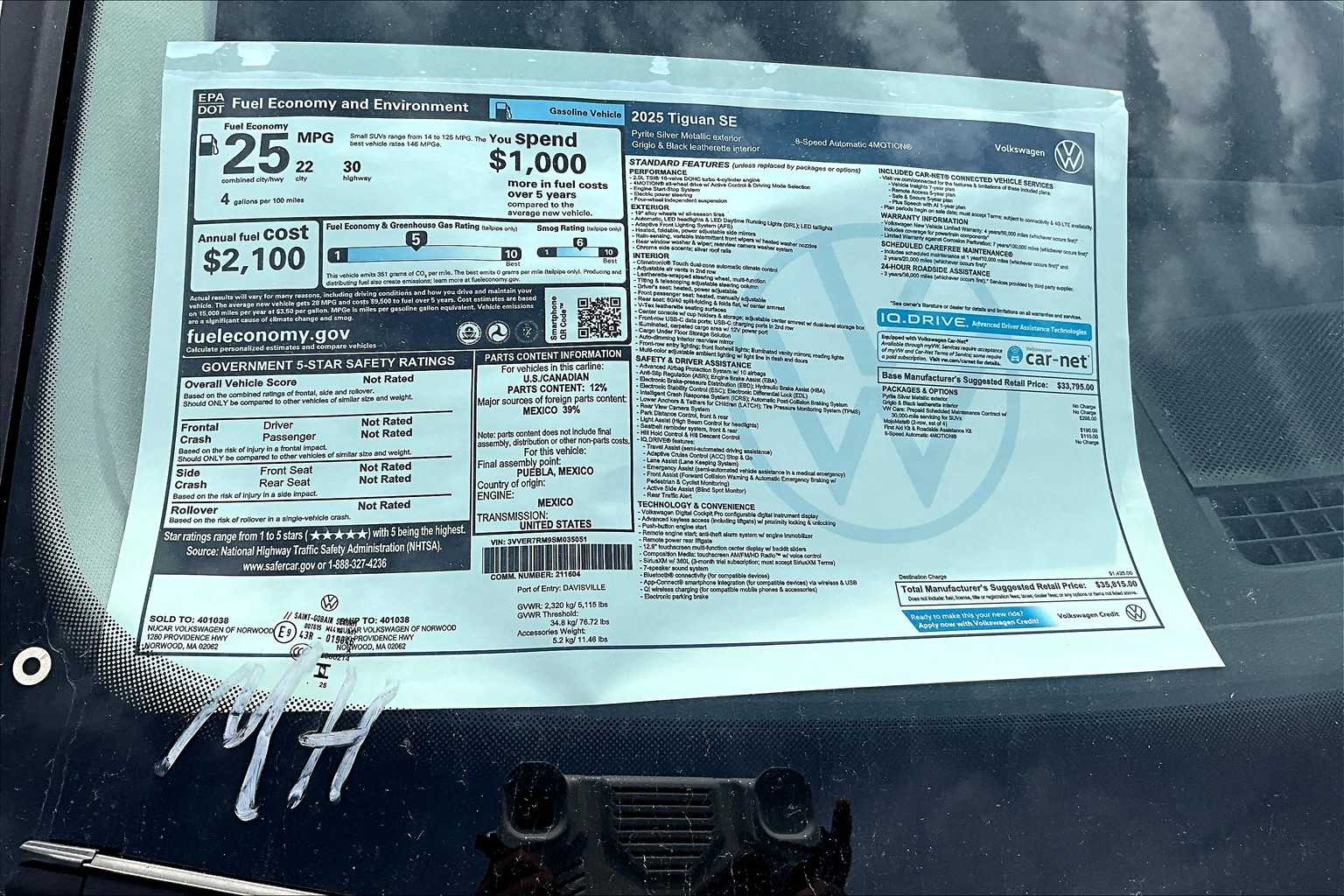 2025 Volkswagen Tiguan SE - Photo 17