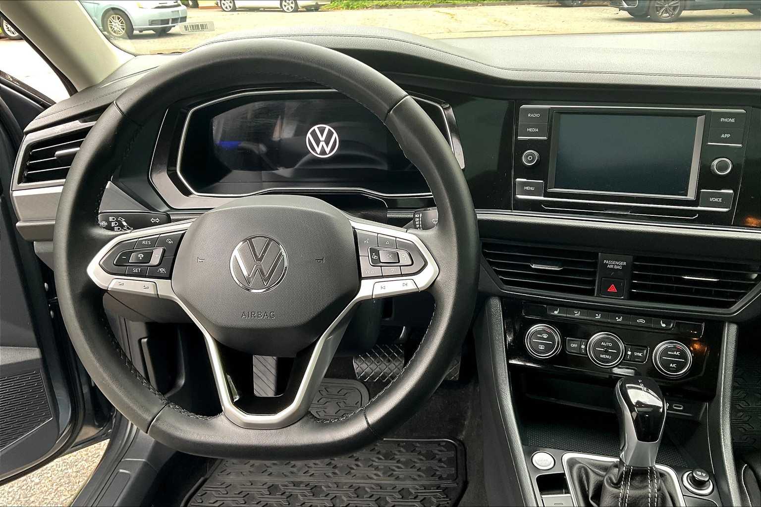 2024 Volkswagen Jetta SE - Photo 17