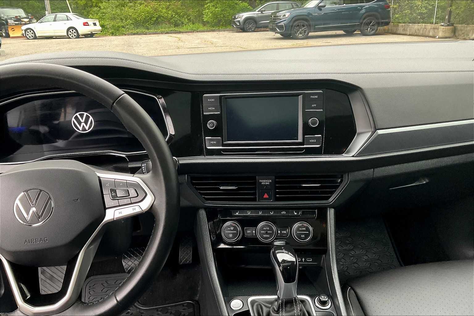 2024 Volkswagen Jetta SE - Photo 18