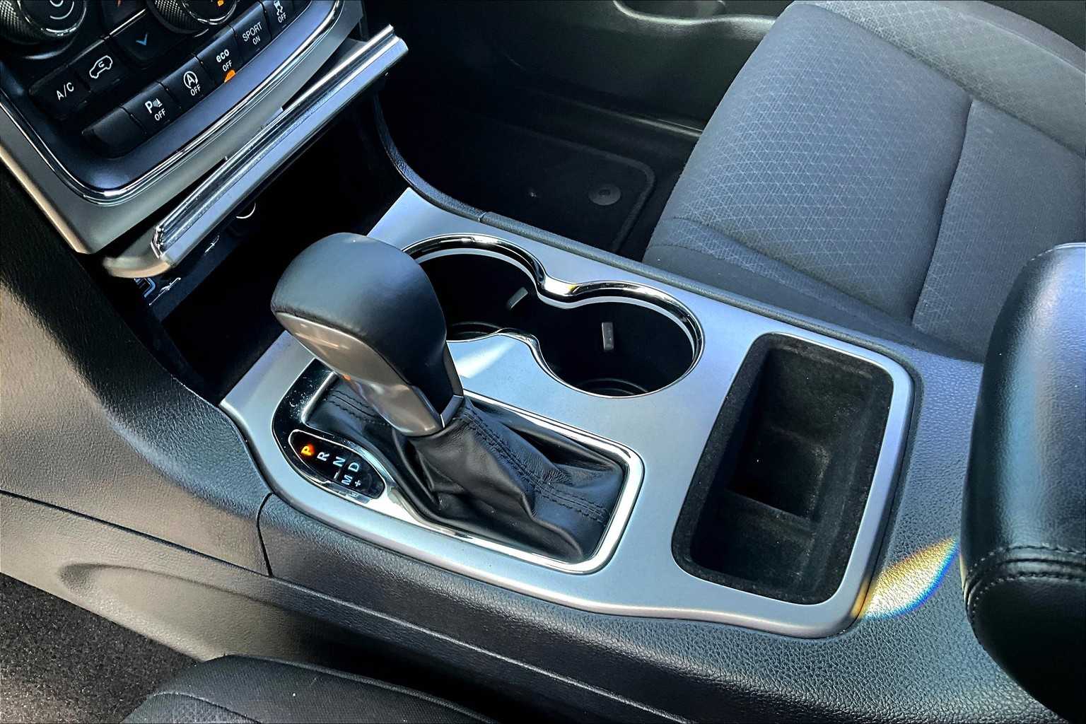 2019 Jeep Grand Cherokee Laredo E - Photo 19