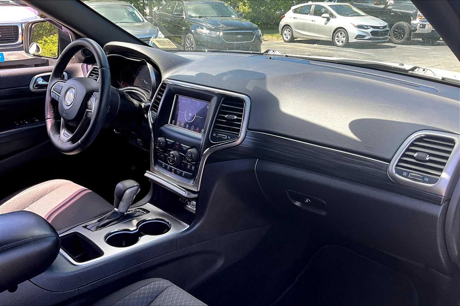 2019 Jeep Grand Cherokee Laredo E - Photo 21