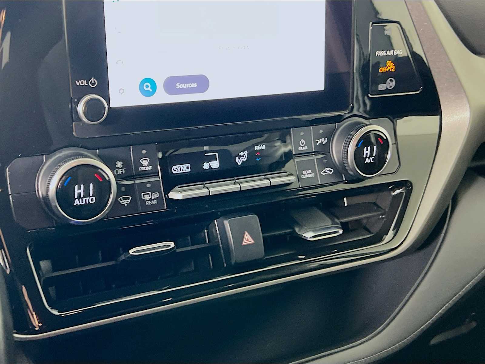 2023 Toyota Highlander LE - Photo 15