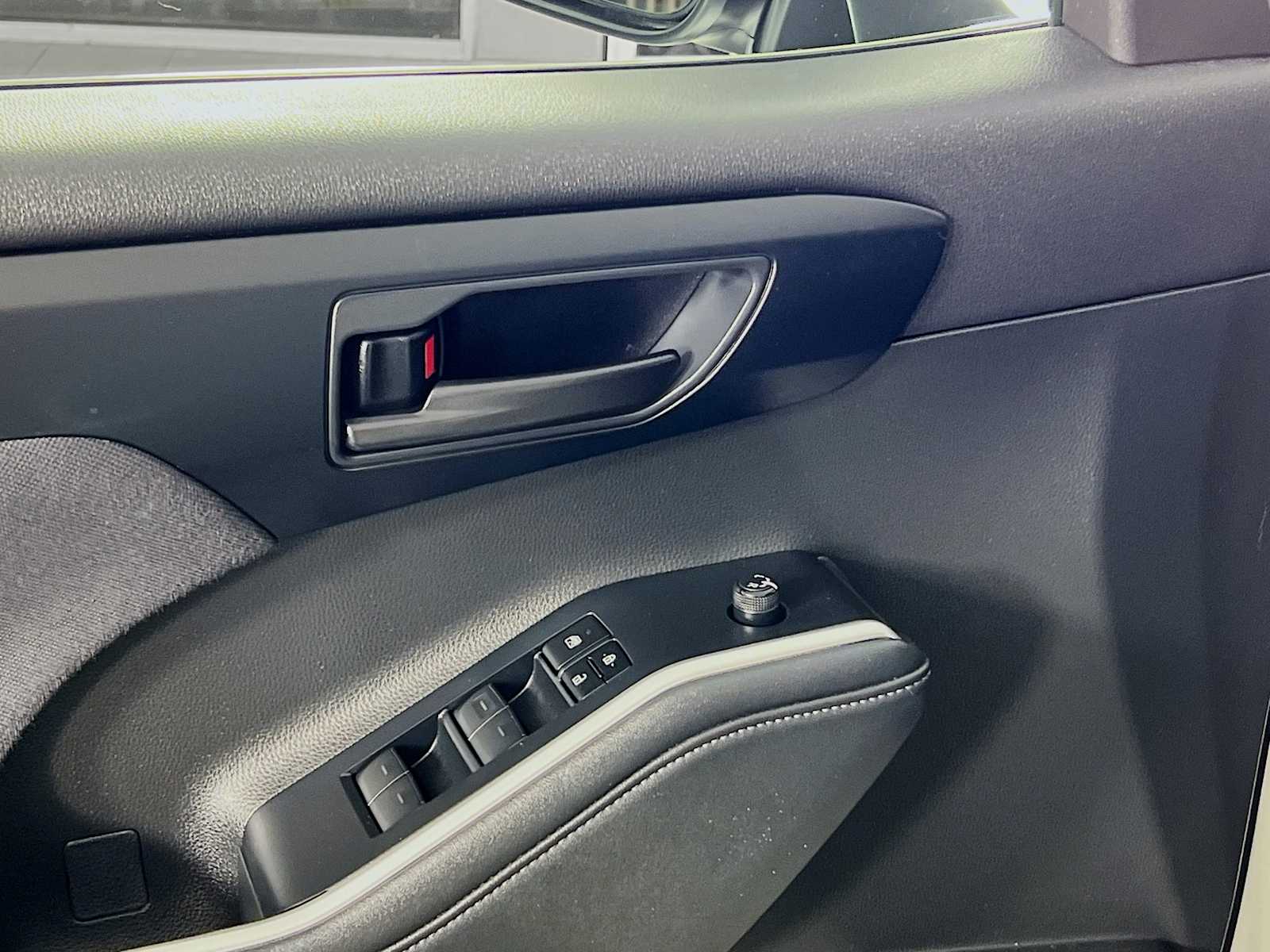 2023 Toyota Highlander LE - Photo 17