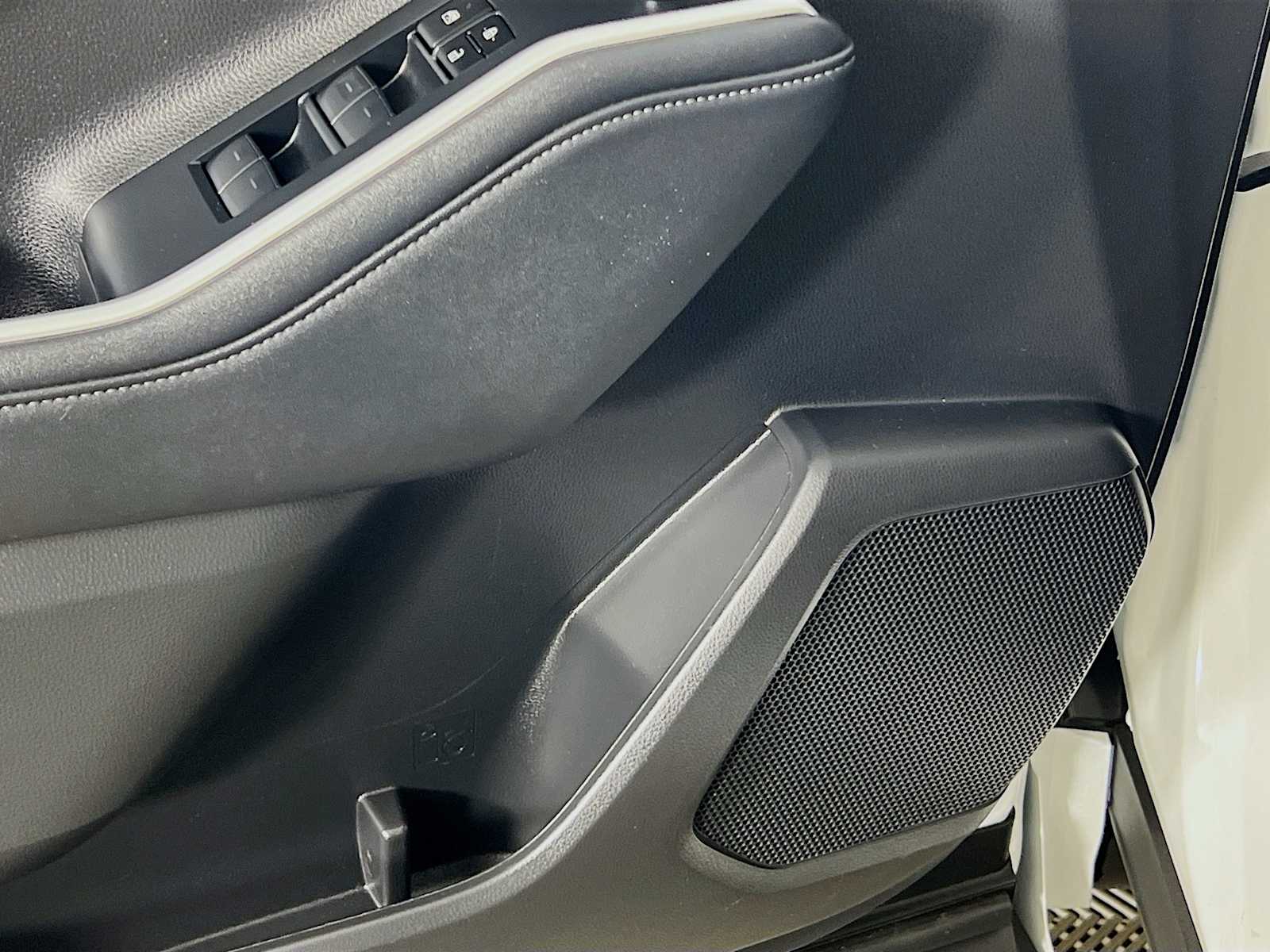 2023 Toyota Highlander LE - Photo 18