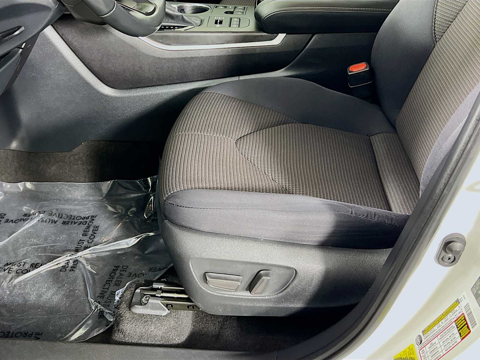 2023 Toyota Highlander LE - Photo 19