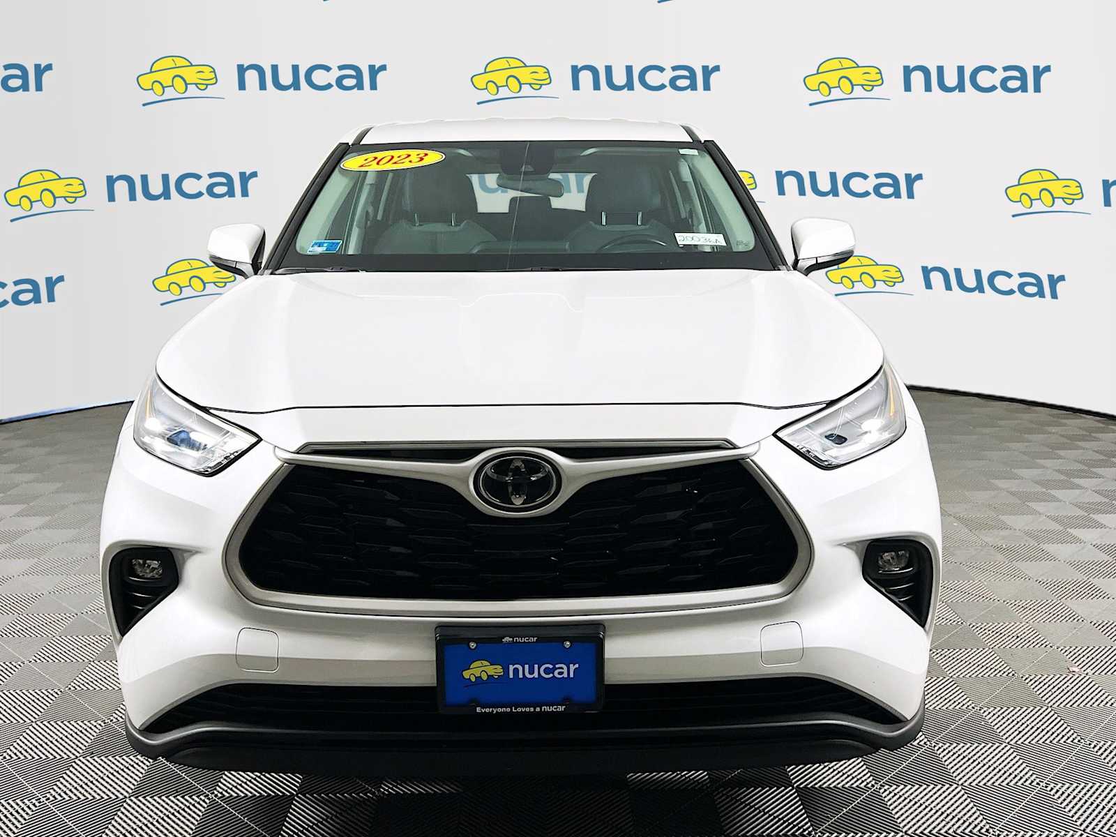 2023 Toyota Highlander LE - Photo 2