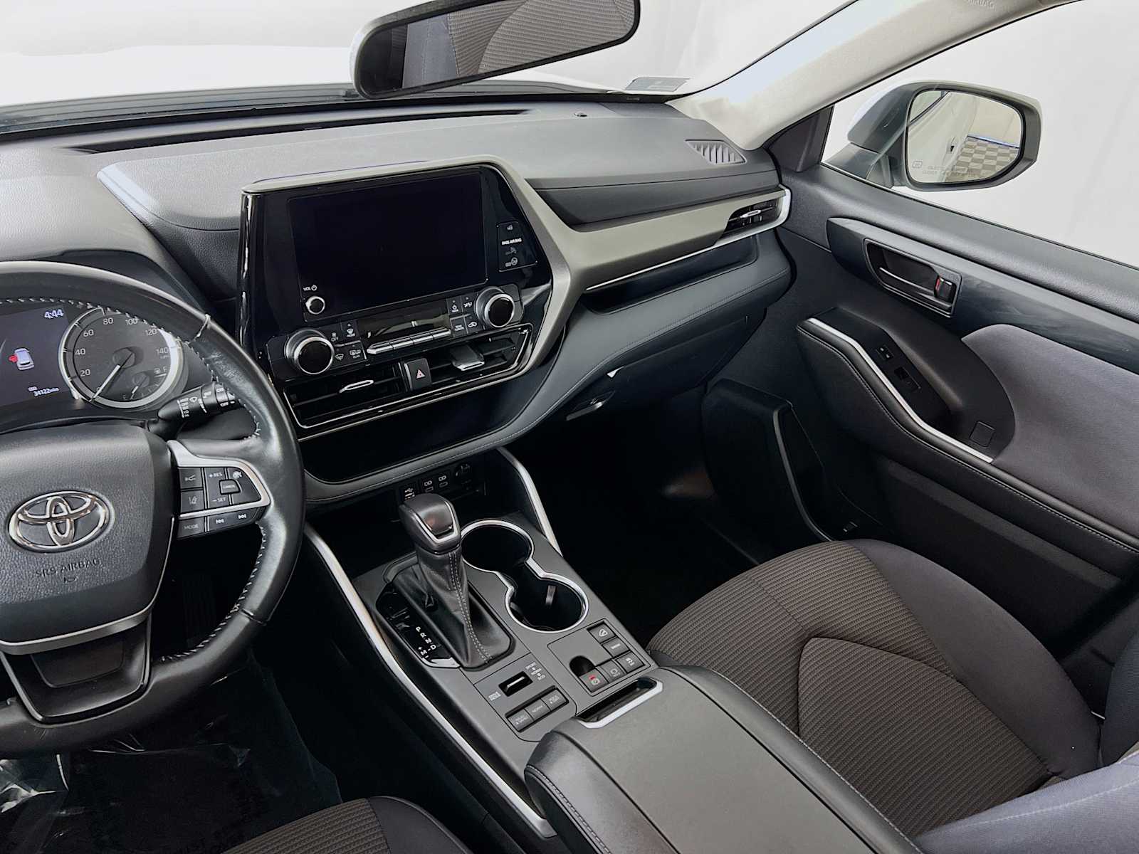 2023 Toyota Highlander LE - Photo 22