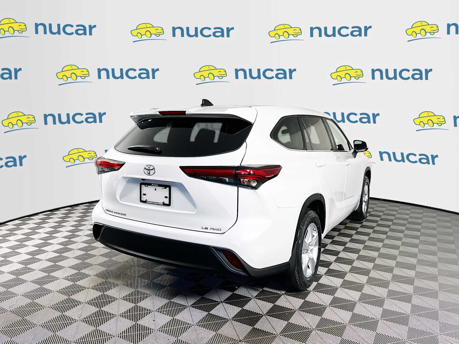 2023 Toyota Highlander LE - Photo 7