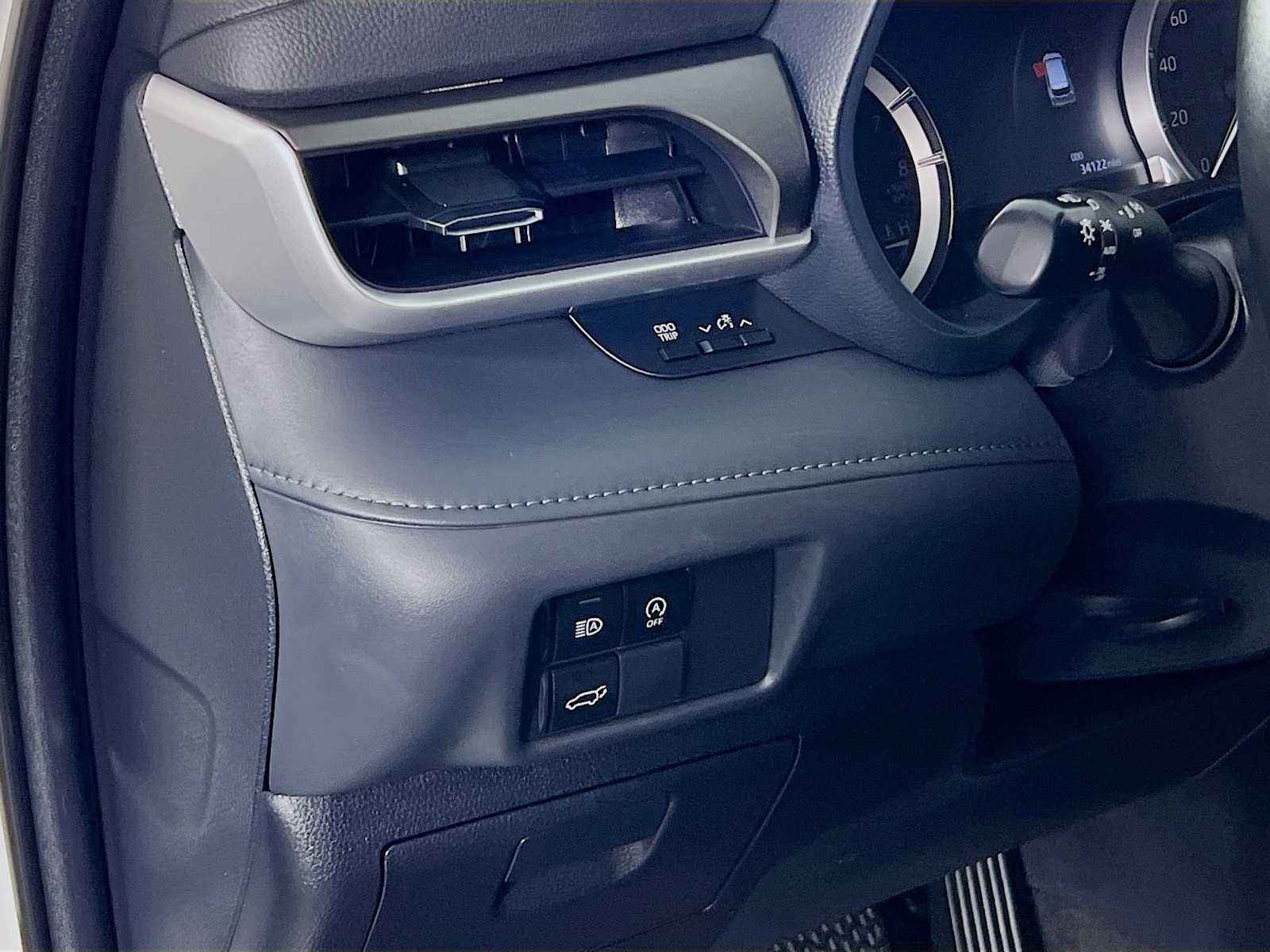 2023 Toyota Highlander LE - Photo 10