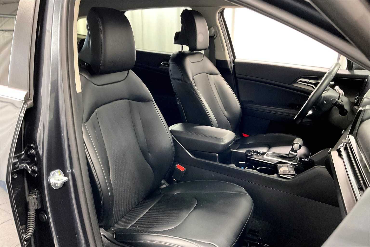 2023 Kia Sportage EX - Photo 11