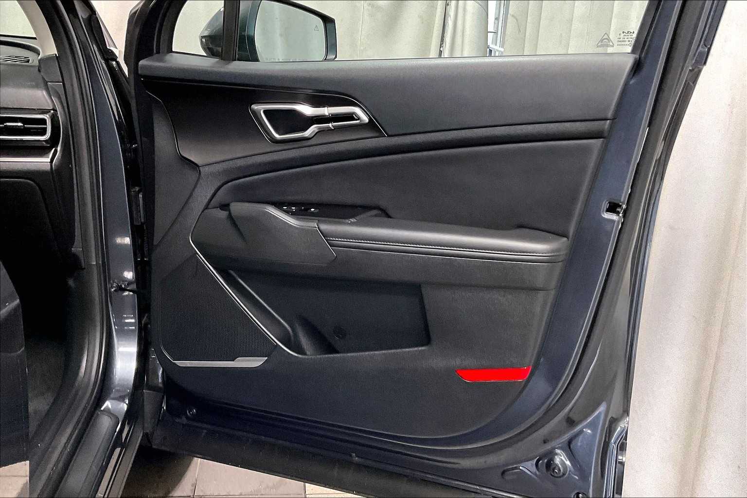 2023 Kia Sportage EX - Photo 12