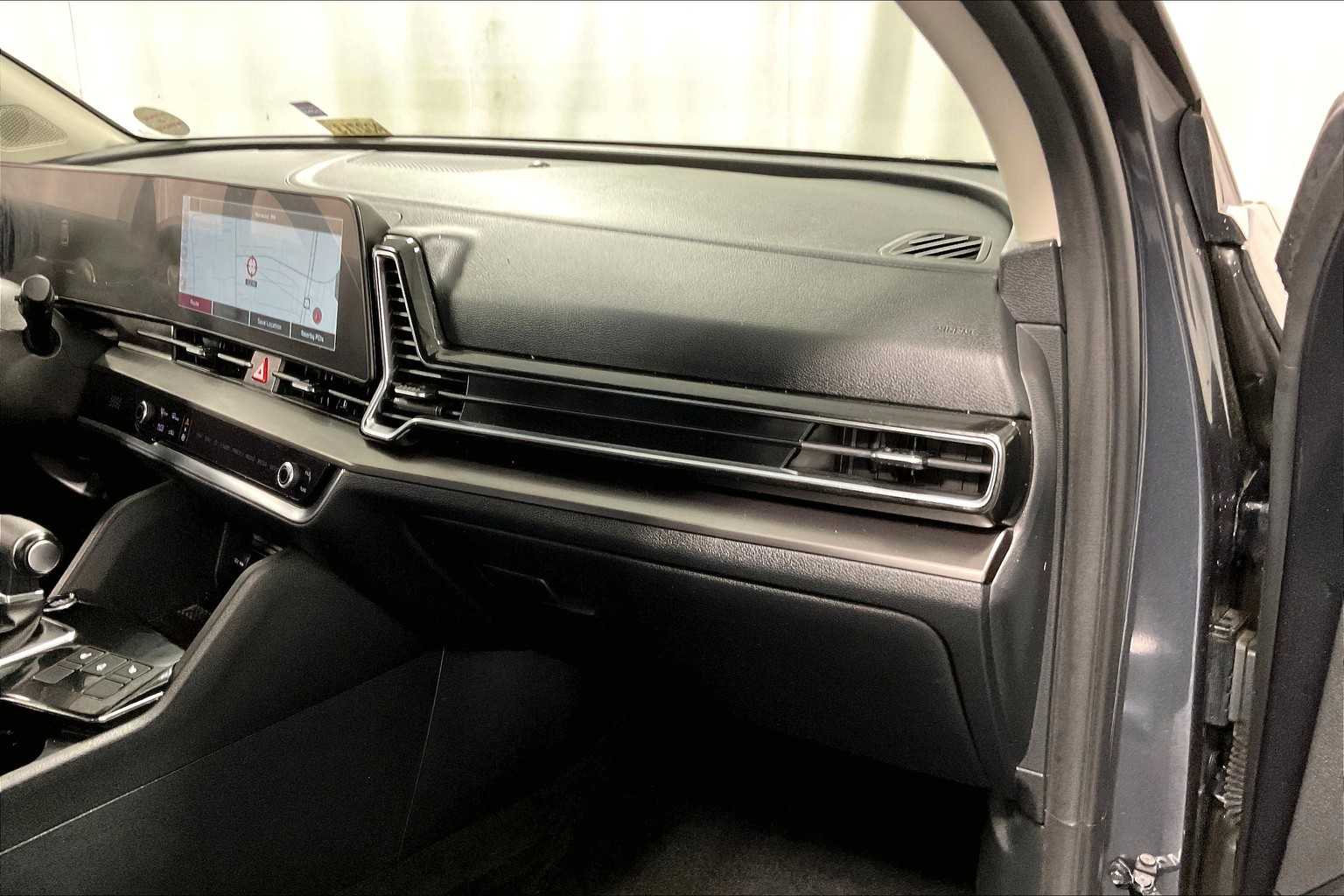 2023 Kia Sportage EX - Photo 13