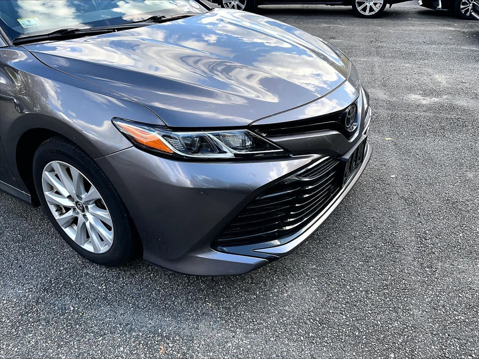 2019 Toyota Camry LE - Photo 5