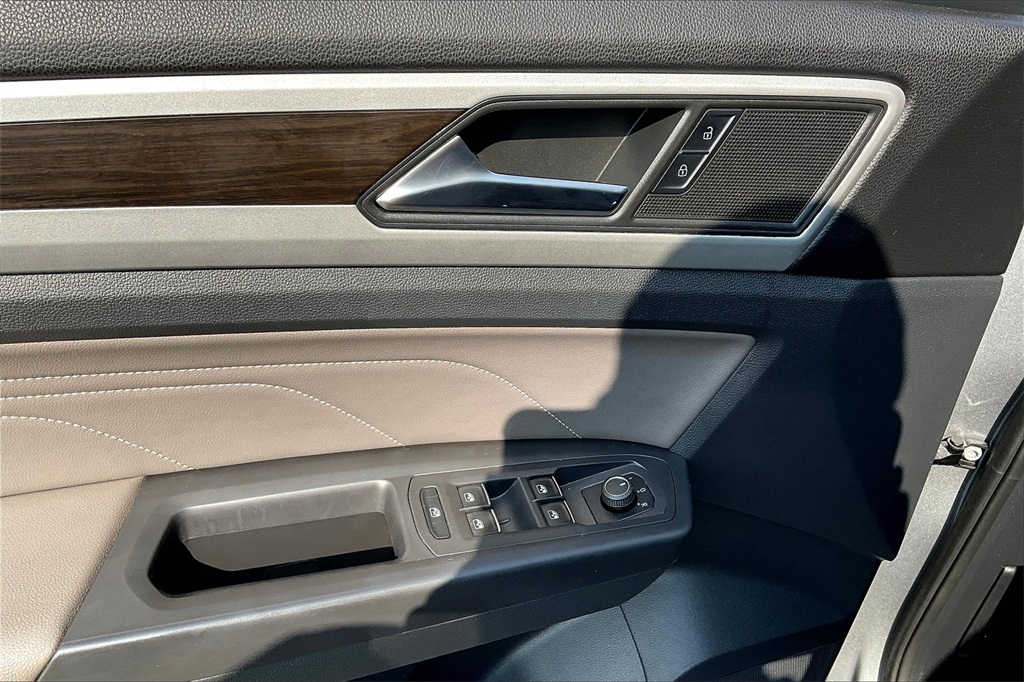 2022 Volkswagen Atlas 3.6L V6 SE w/Technology - Photo 39