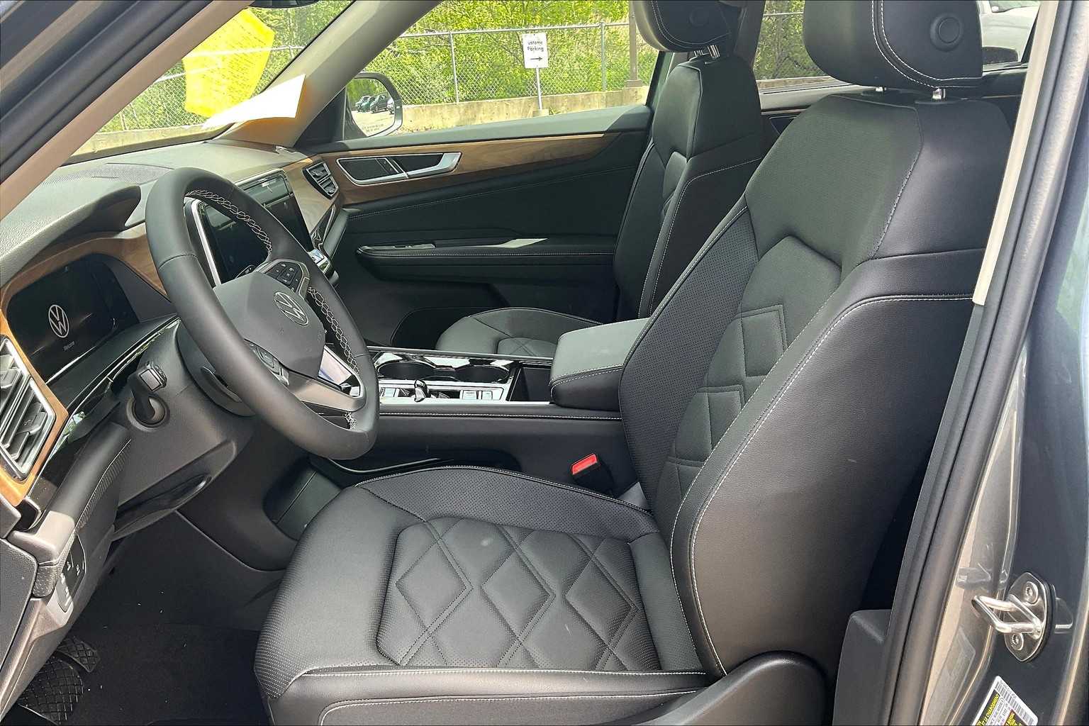 2025 Volkswagen Atlas 2.0T SE w/Technology - Photo 11