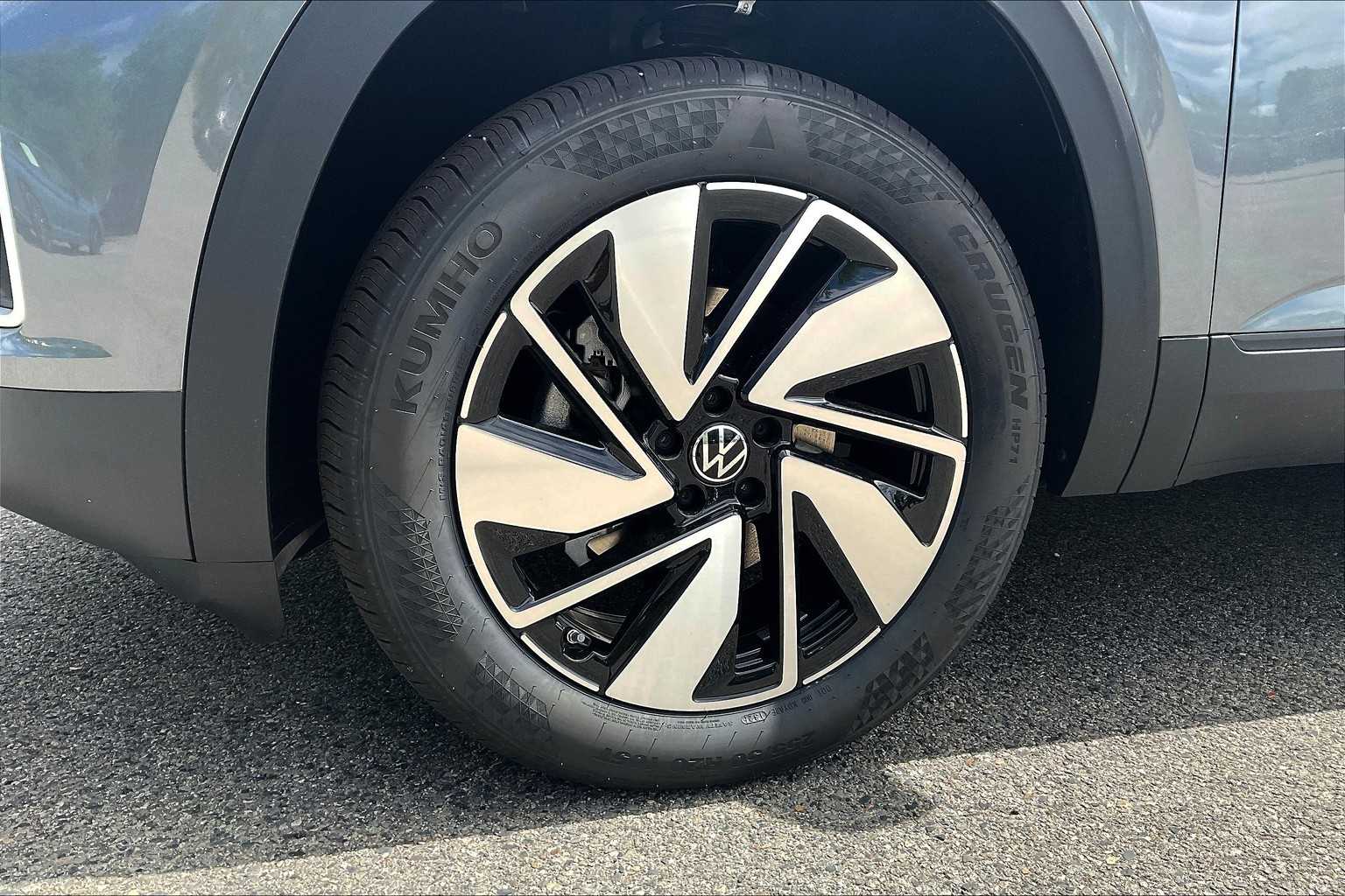 2025 Volkswagen Atlas 2.0T SE w/Technology - Photo 8