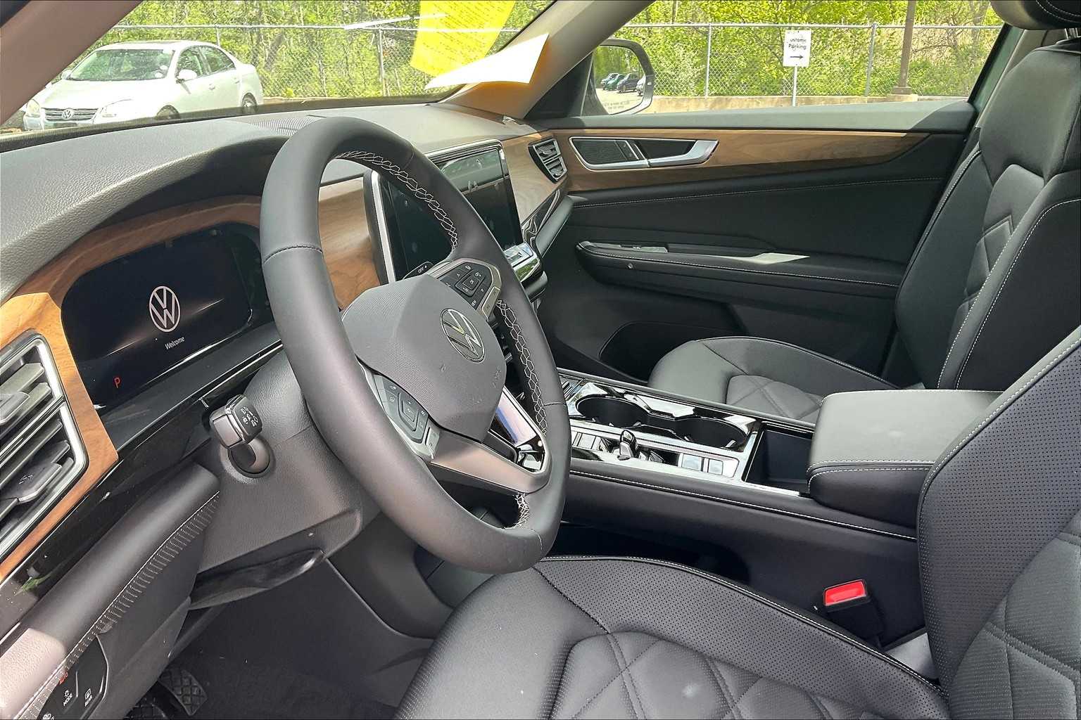 2025 Volkswagen Atlas 2.0T SE w/Technology - Photo 9