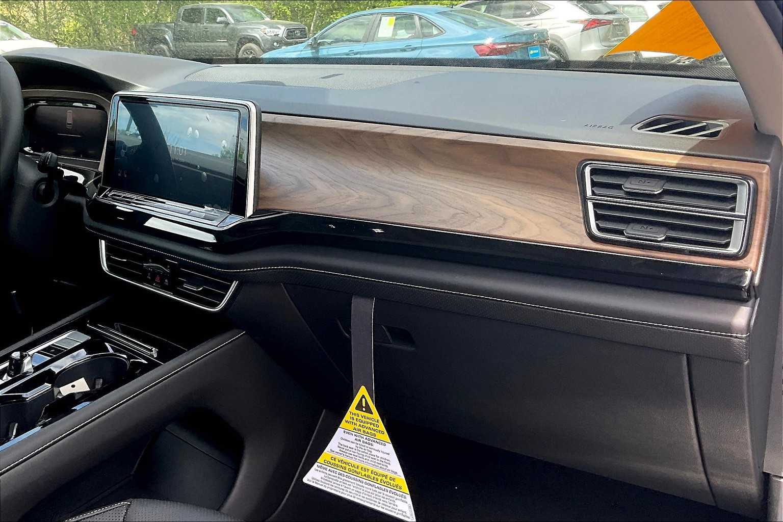 2025 Volkswagen Atlas 2.0T SE w/Technology - Photo 10