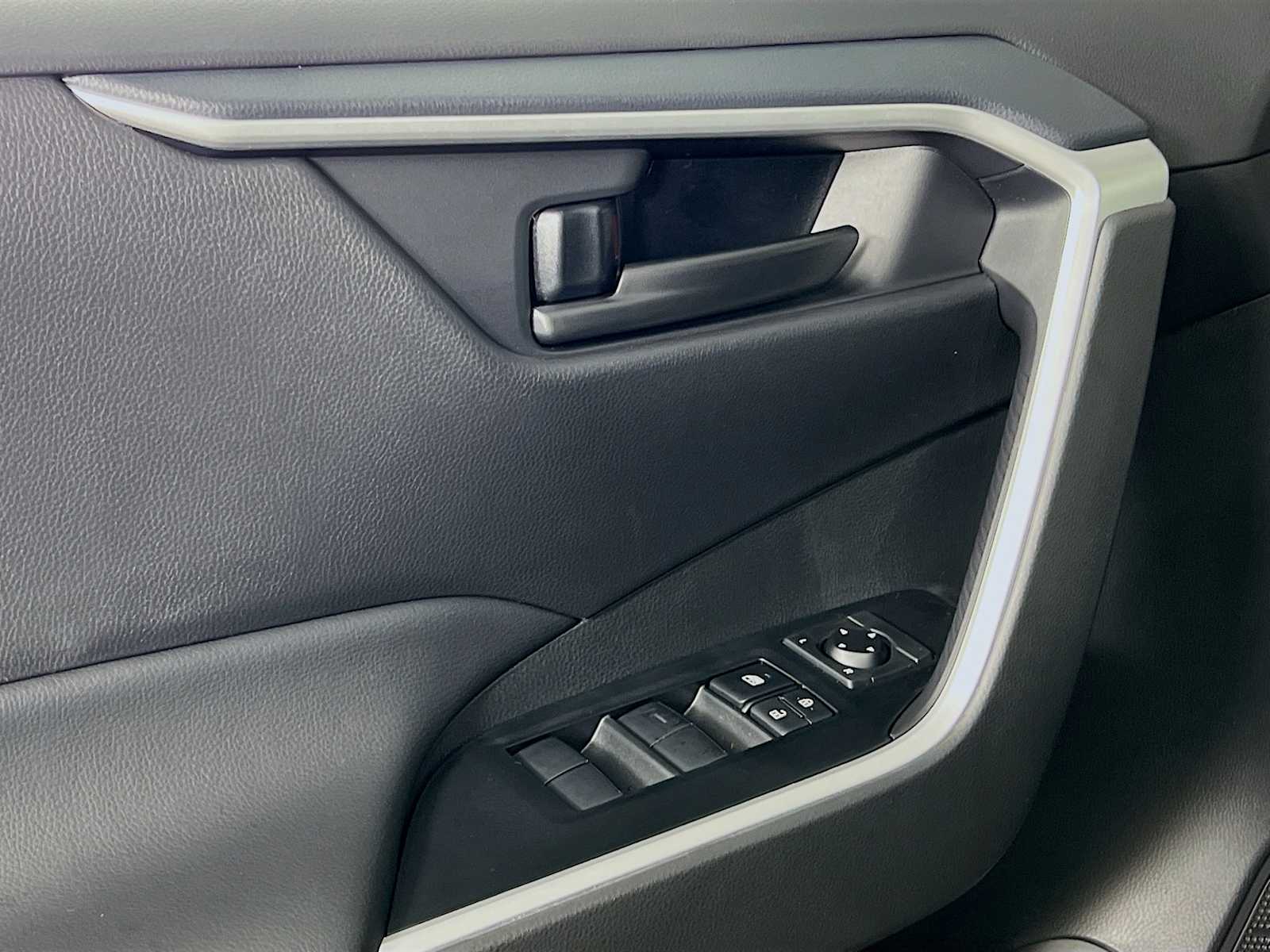 2025 Toyota RAV4 LE - Photo 16