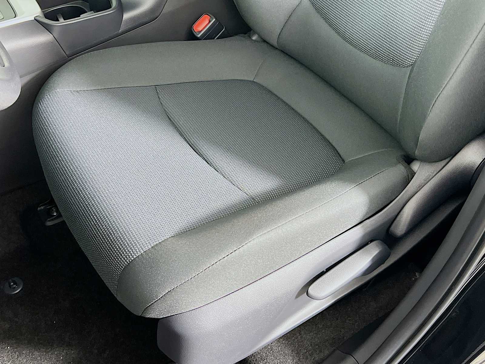 2025 Toyota RAV4 LE - Photo 17