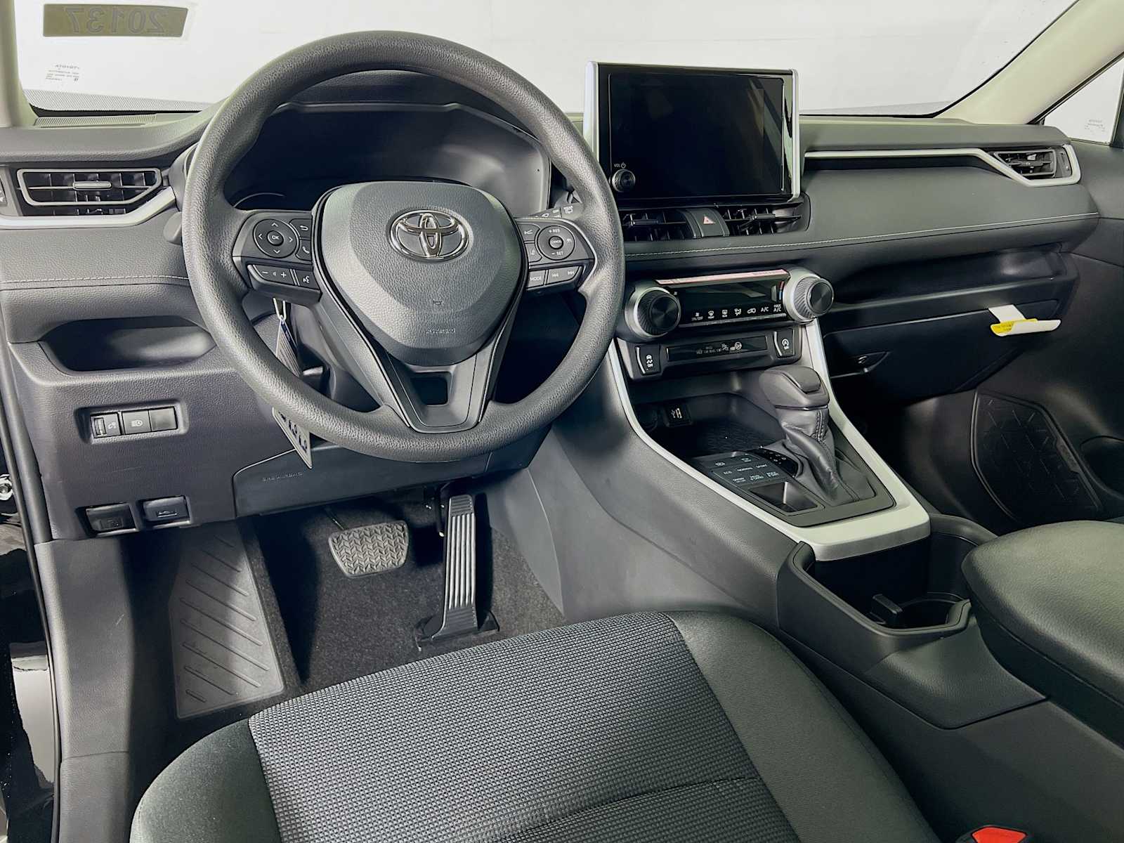 2025 Toyota RAV4 LE - Photo 6