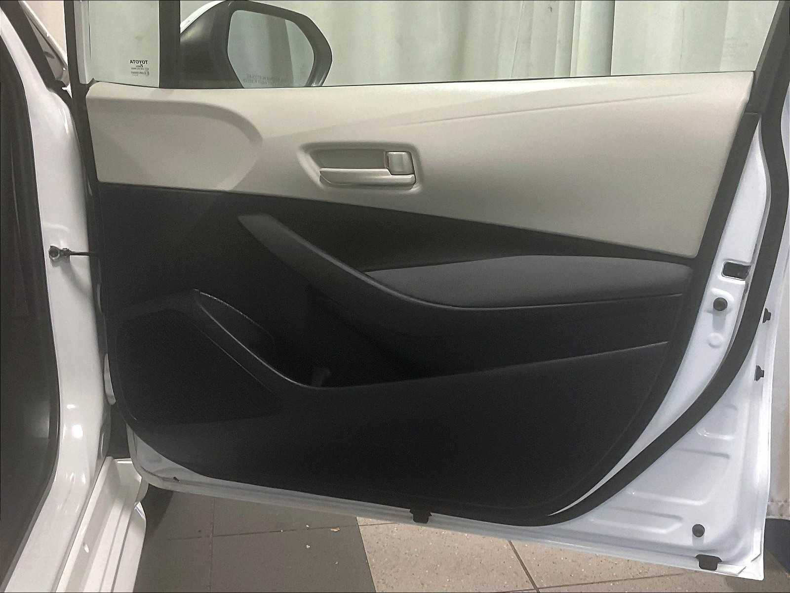 2022 Toyota Corolla LE - Photo 12