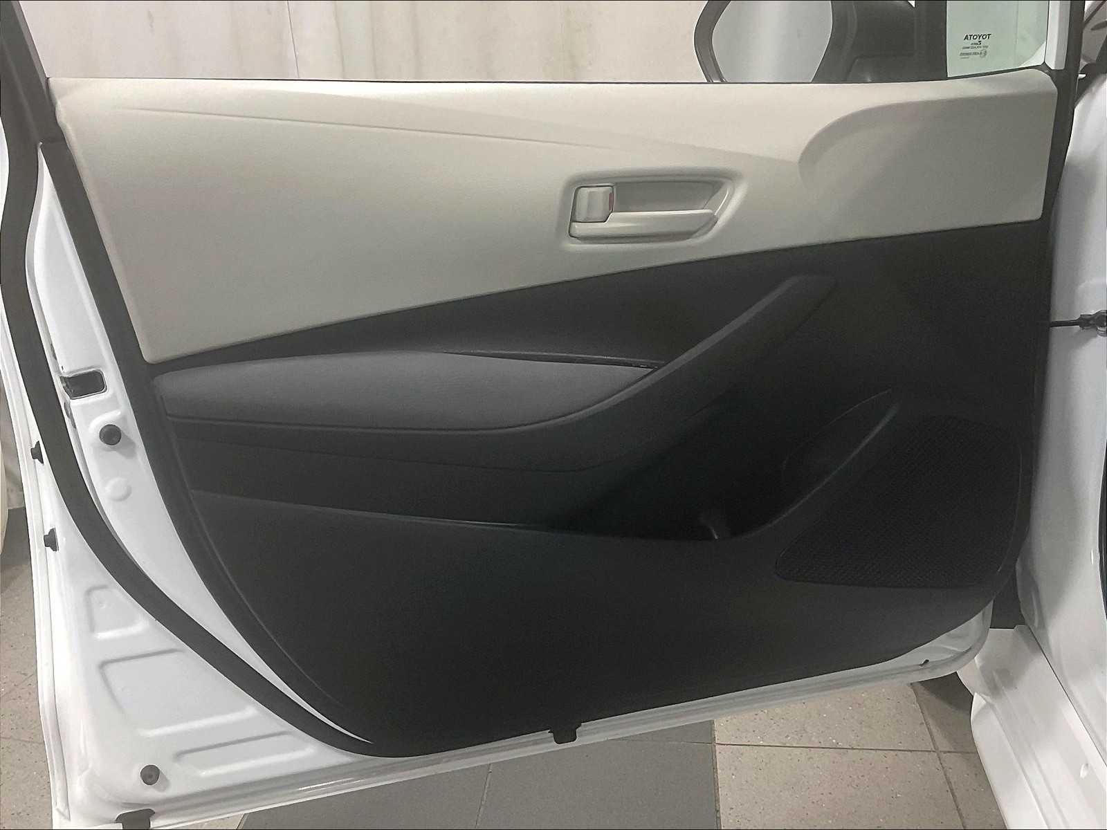 2022 Toyota Corolla LE - Photo 9
