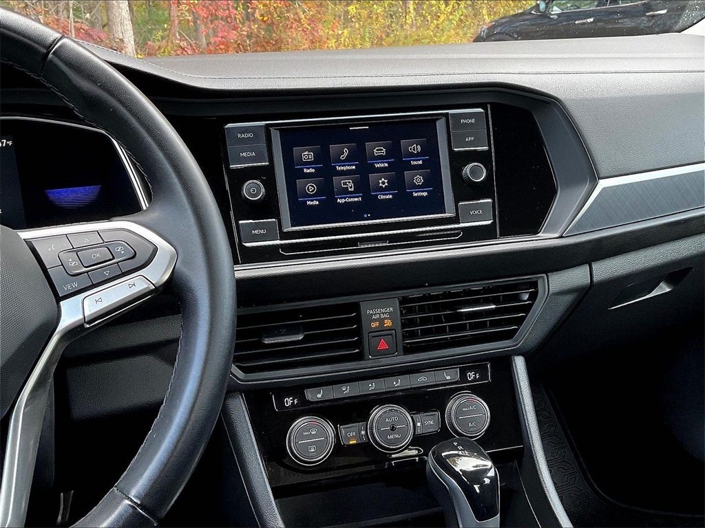 2023 Volkswagen Jetta 1.5T SE - Photo 16