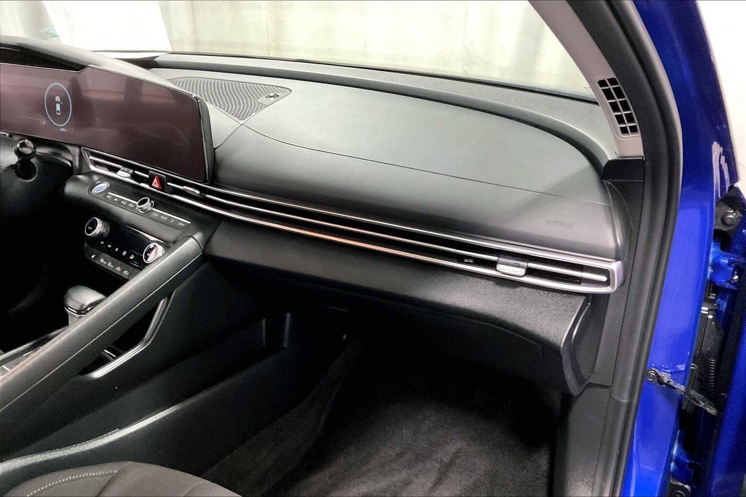2023 Hyundai Elantra SEL - Photo 13