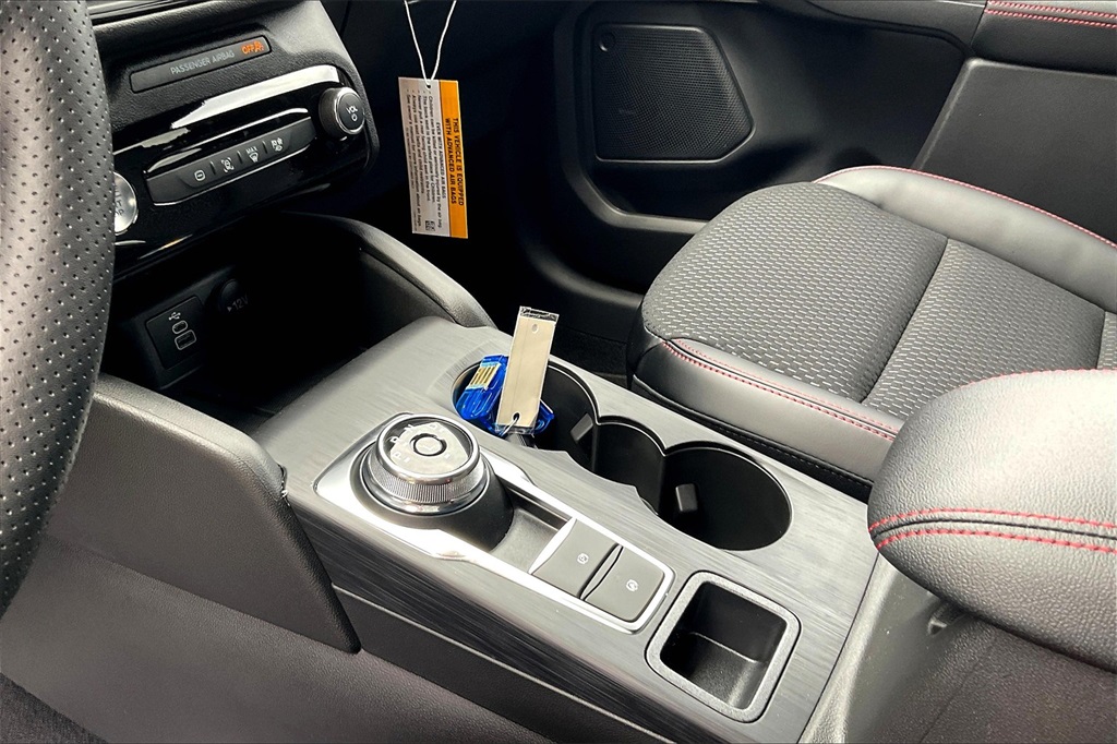 2025 Ford Escape Hybrid ST-Line Select - Photo 14