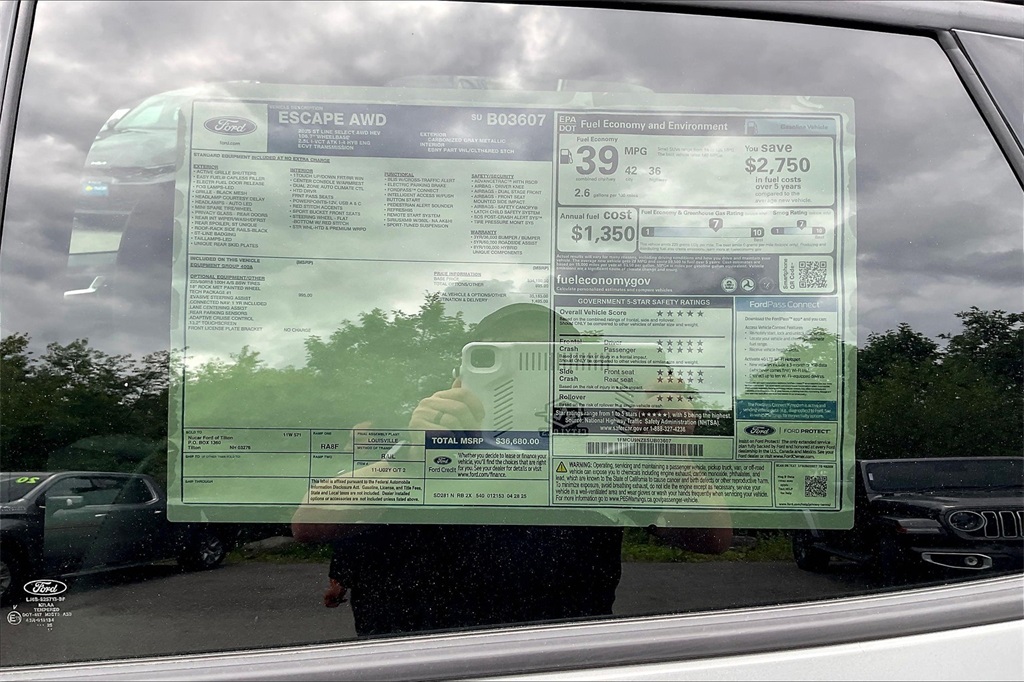 2025 Ford Escape Hybrid ST-Line Select - Photo 17