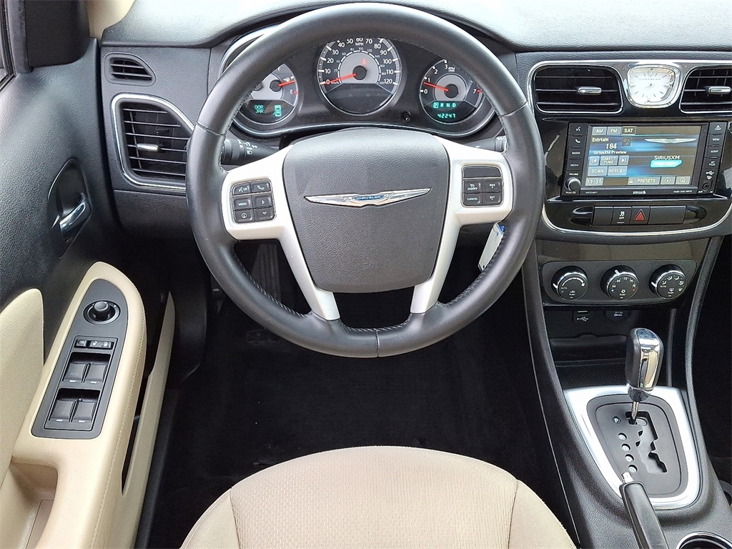 2013 Chrysler 200 Touring - Photo 12