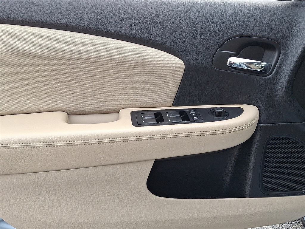 2013 Chrysler 200 Touring - Photo 13