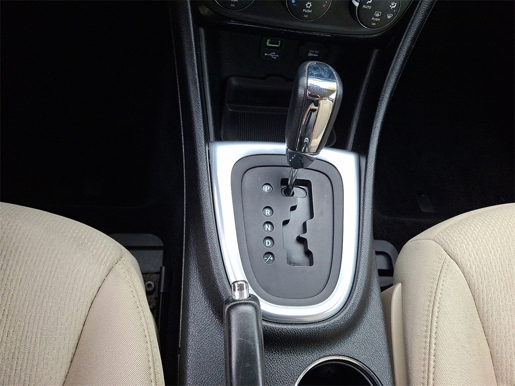 2013 Chrysler 200 Touring - Photo 17