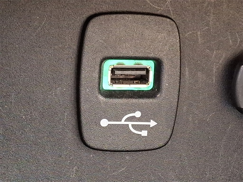 2013 Chrysler 200 Touring - Photo 24