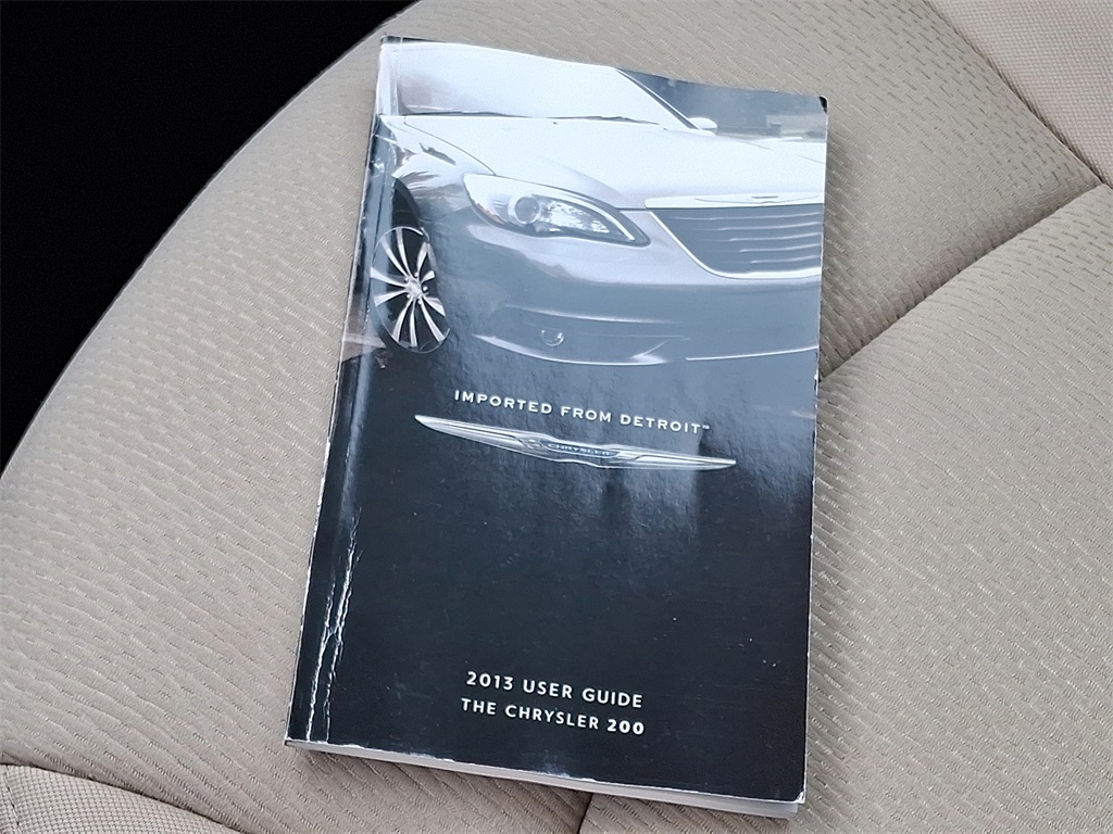 2013 Chrysler 200 Touring - Photo 25