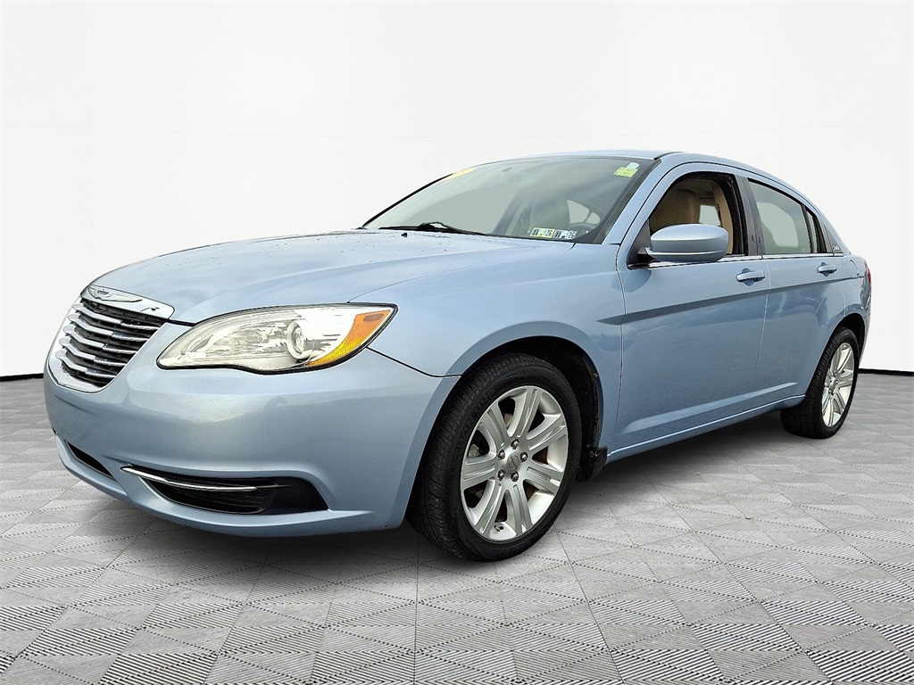 2013 Chrysler 200 Touring - Photo 3