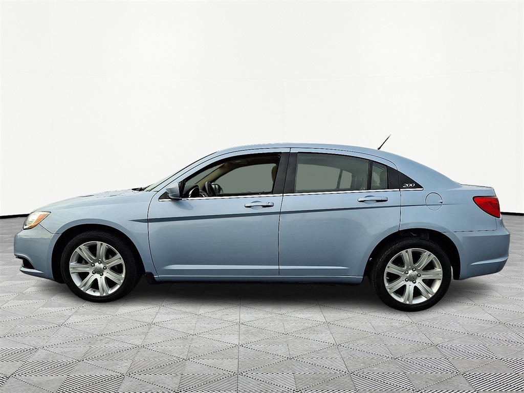 2013 Chrysler 200 Touring - Photo 4