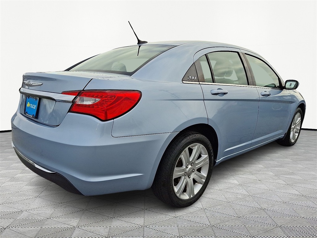 2013 Chrysler 200 Touring - Photo 7