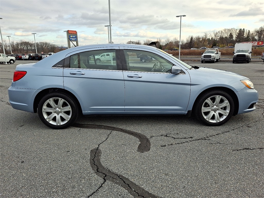 2013 Chrysler 200 Touring - Photo 8