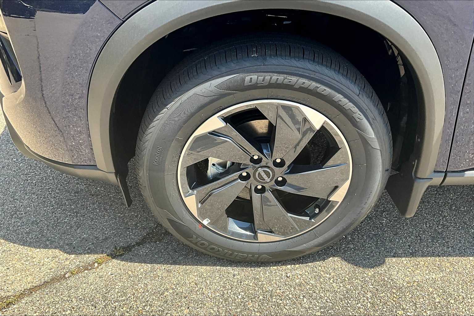 2025 Nissan Rogue SV - Photo 7