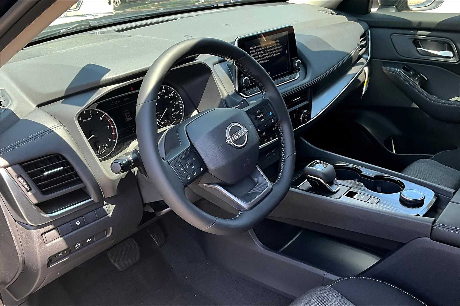 2025 Nissan Rogue SV - Photo 8