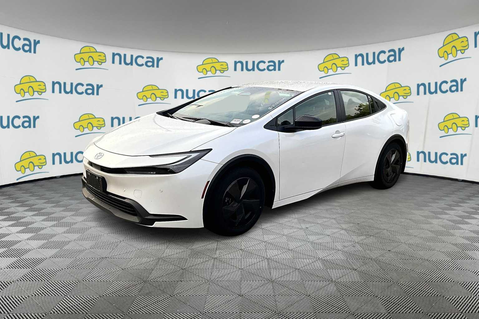 2024 Toyota Prius LE - Photo 2