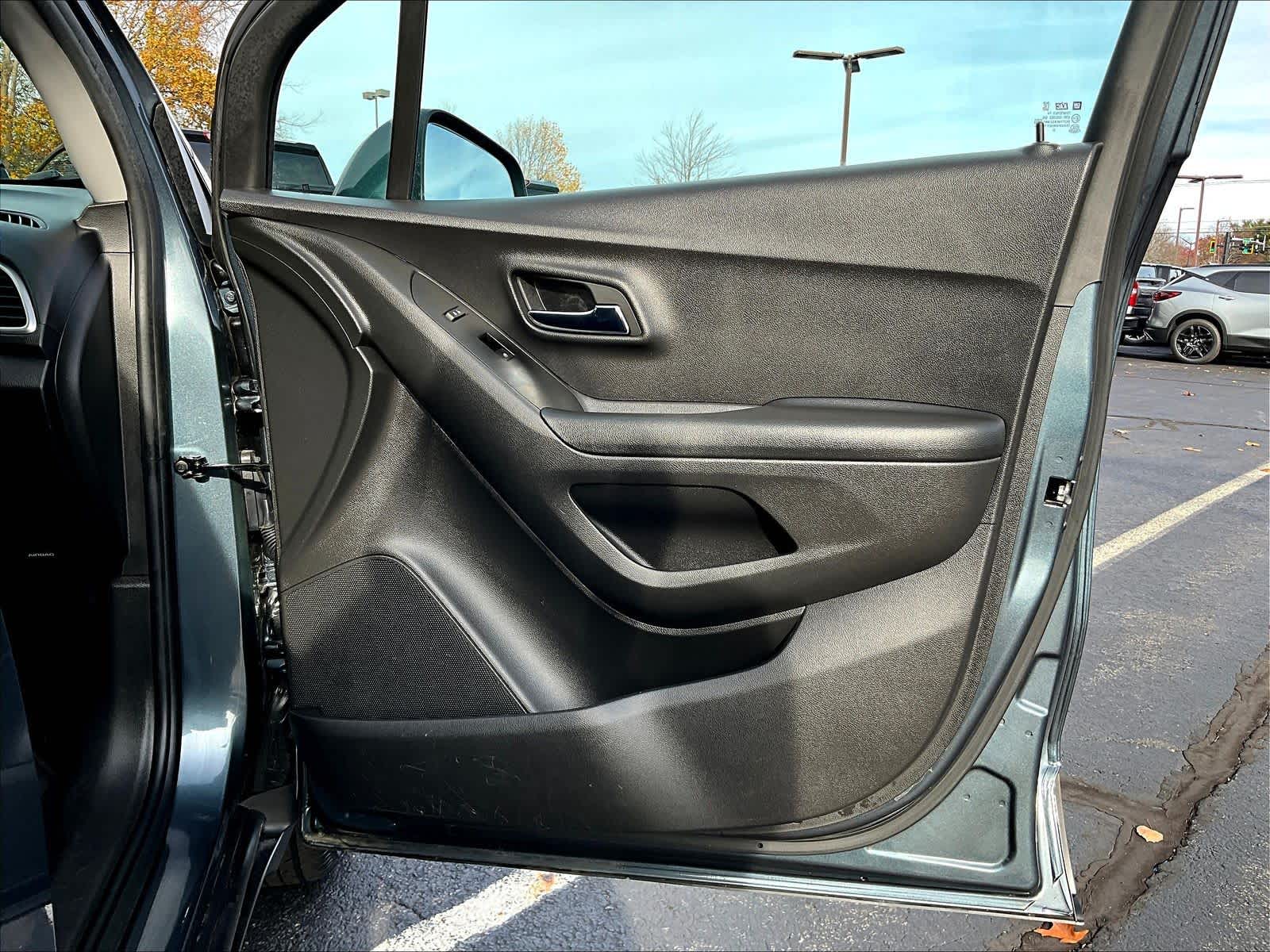 2022 Chevrolet Trax LT - Photo 12